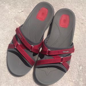 TEVA tirra sandals slides red gray 8.5 like new
